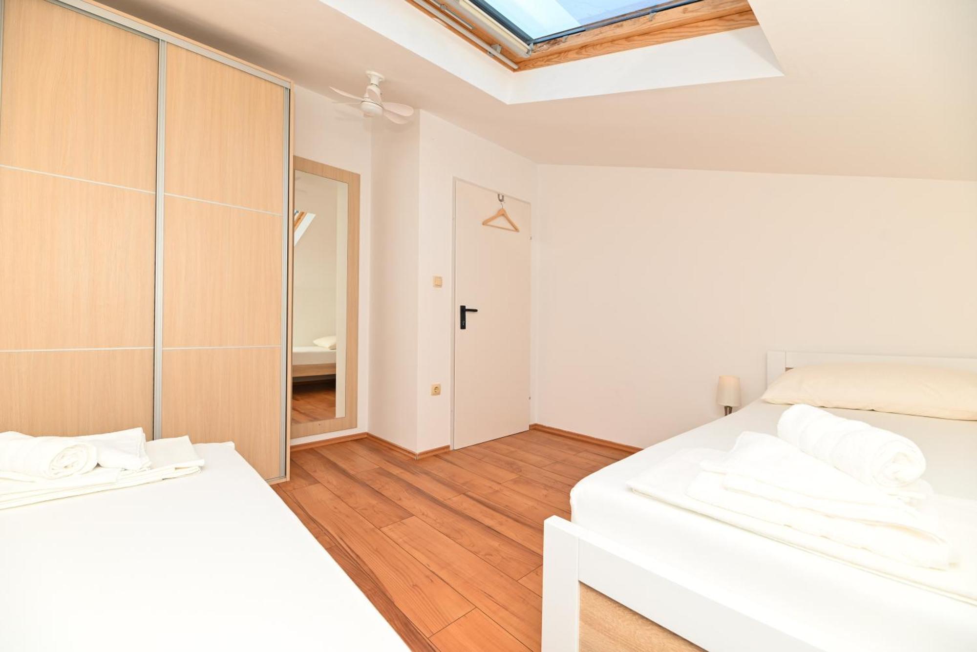Apartments Bluesky Трогир Екстериор снимка